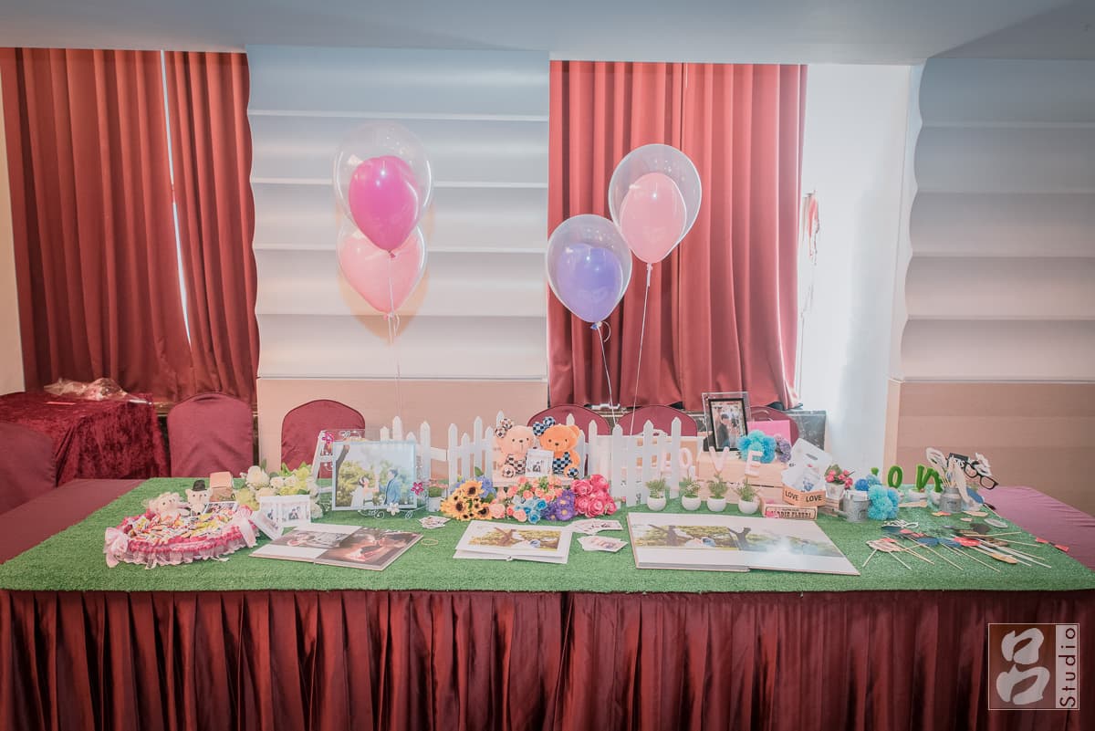 喜宴接待處的婚禮相本和拍攝道具