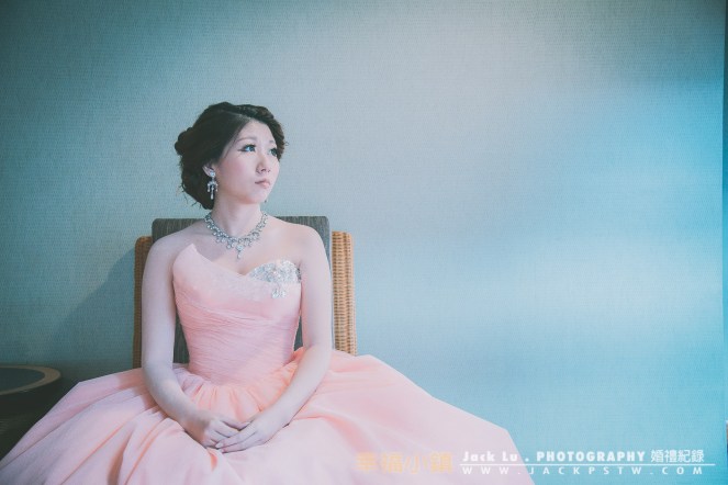 飯店內新娘獨照