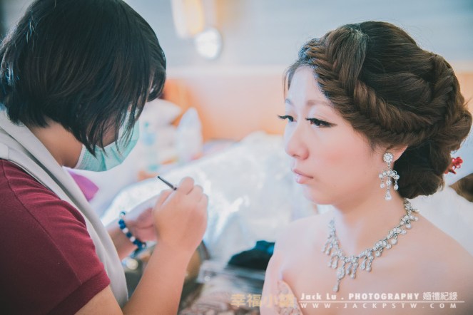 新秘老師上口紅