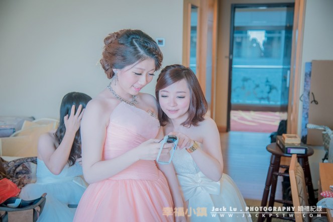 新娘與伴娘合照
